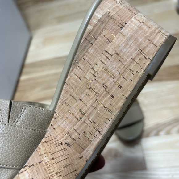Michael Kors Beige Wedge Slides - Picture 10 of 11